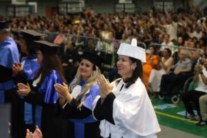 Colação de grau na Cidade Universitária emociona formandos e convidados